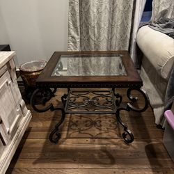 2 Living Room End Tables