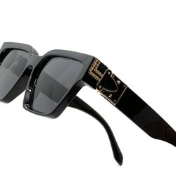 Fashion Sunglasses Black Lens And frame Gold Accent Street Wear Driving