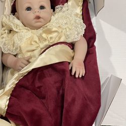 2013 Exclusive  Commemorative Edition Royal Doll 