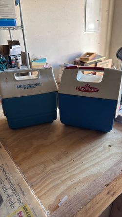 Vintage hard-shell igloo playmate cooler