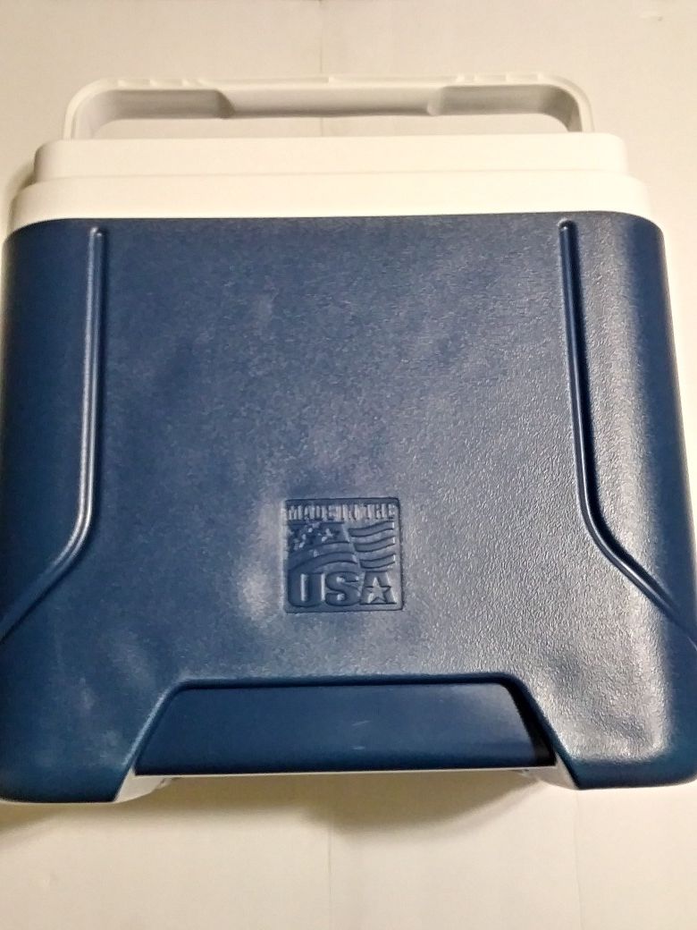 Brand New Igloo Profile 16 Cooler