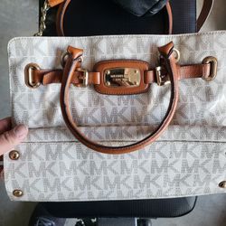 4 Michael Kors Purse And Wallet 