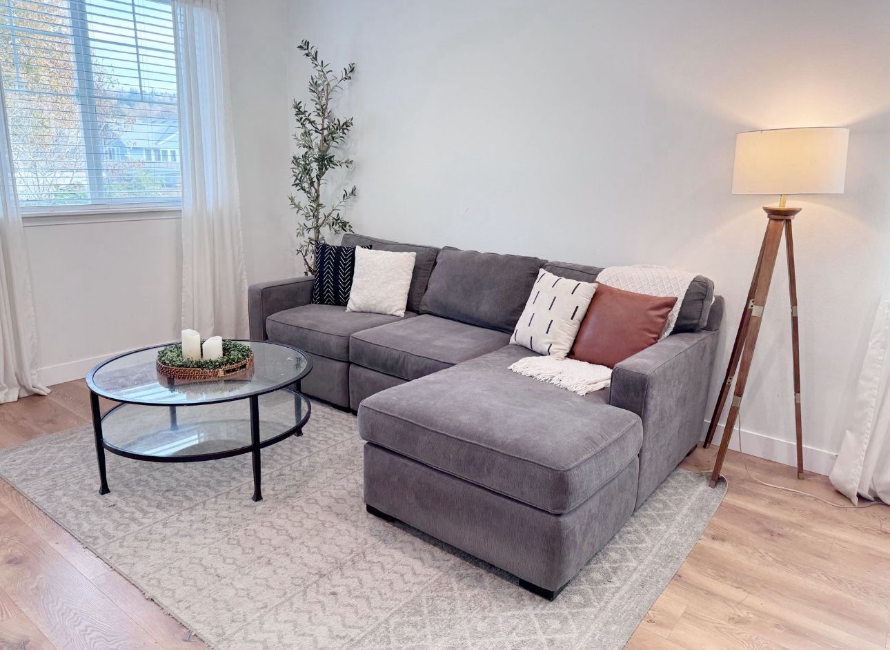 Like New Beautiful Sectional Couch 3pc. DELIVERY 🚚