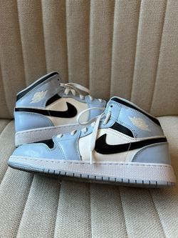 UNC mid Jordan 1’s