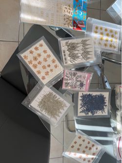 nail kit : acrylic powder, glitter stickers, tips