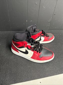 Nike Air Jordan 1 Mid Chicago Black Toe Leather Basketball Sneakers