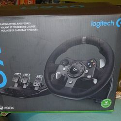 Hyper Realstic Xbox Stearing Wheel And Pedals.