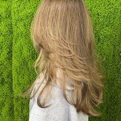 Jennifer at Elizabeth Scott Salon Salon Service