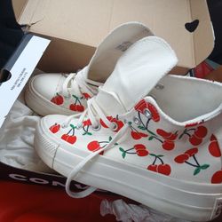 Women Shoes Size 8. Converse 