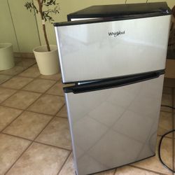 Mini Fridge (two Doors)