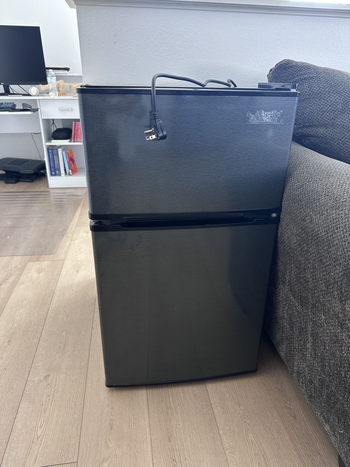 Mini Fridge with Freezer and ice Tray