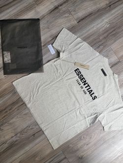 Essentials t shirt light oat L
