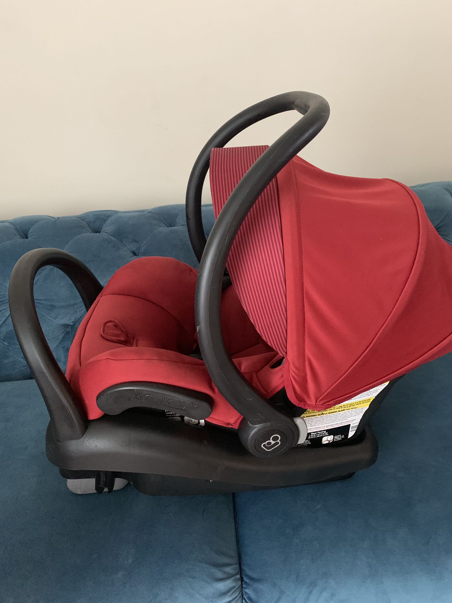 Moving sale ‼️ Maxi-Cosi Infant Car Seat with base in Red like new