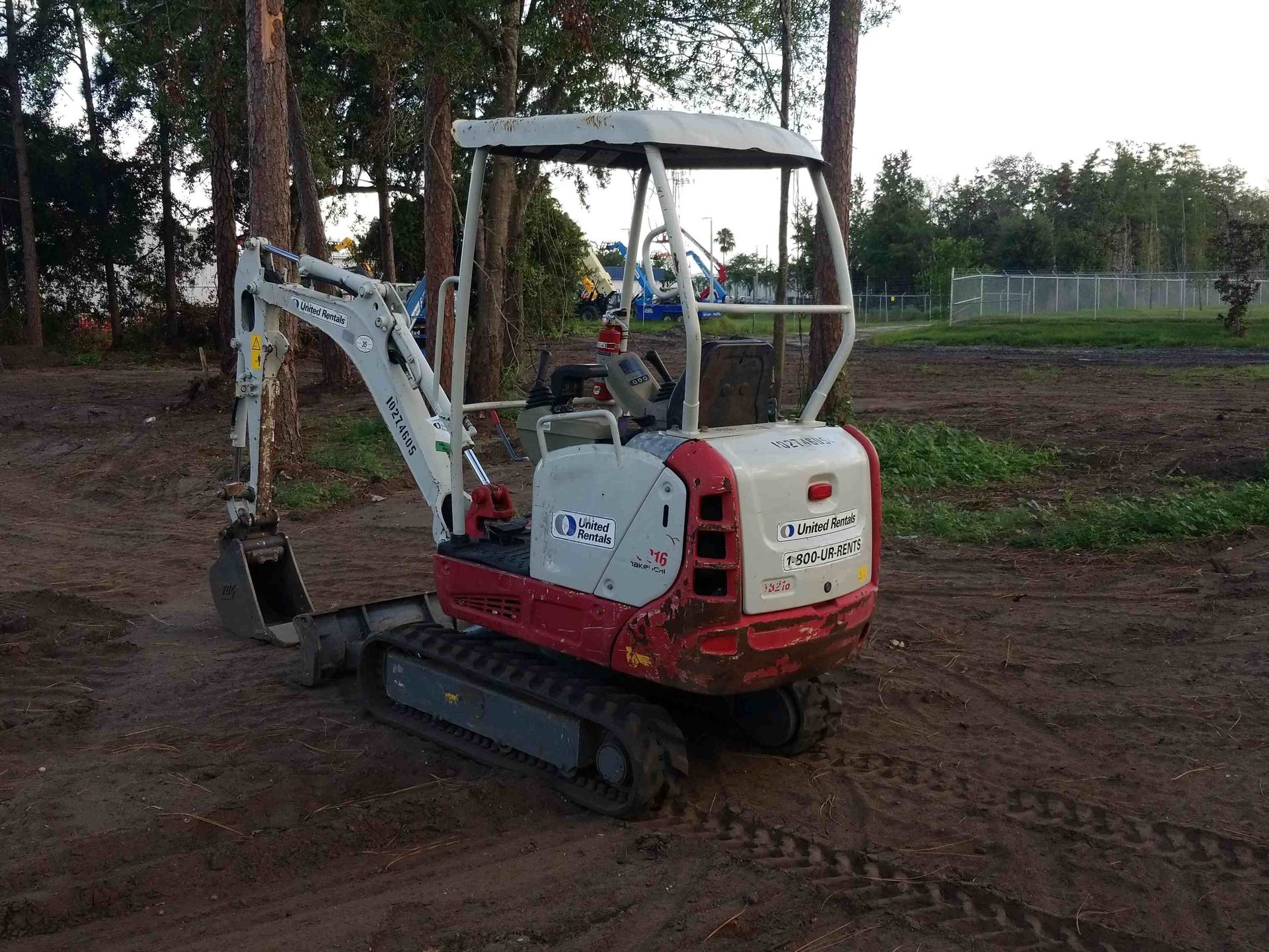 Mini Excavator 3,000lbs - 2014 Takeuchi TB216