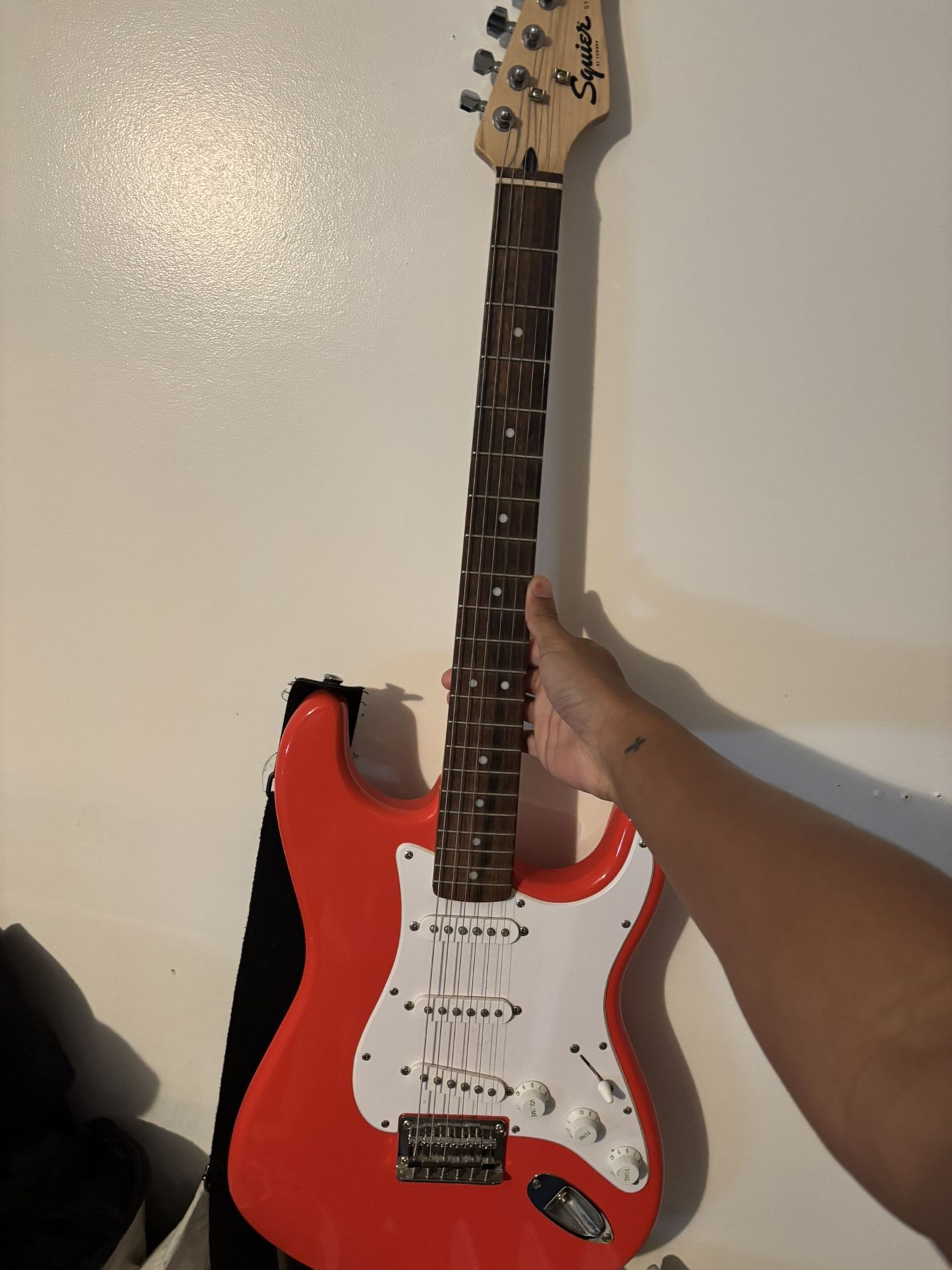 Red Fender Squire W Cable