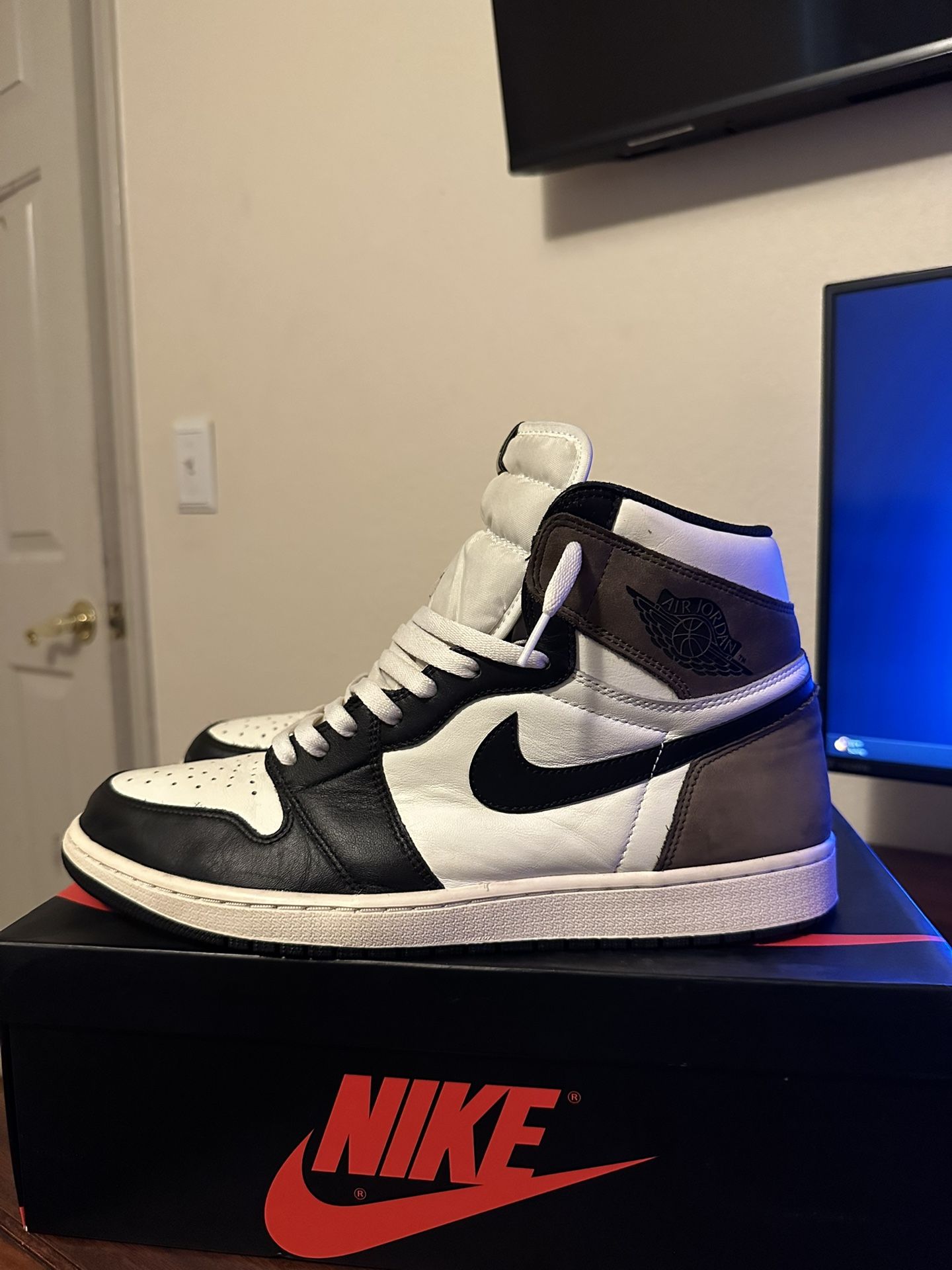 Jordan 1 Retro High Dark Mocha