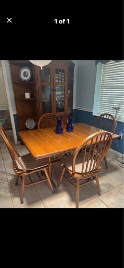 Solid Oak Mission Style Hutch w/ table and 4 Windsor Oak Chairs and leaf for table
