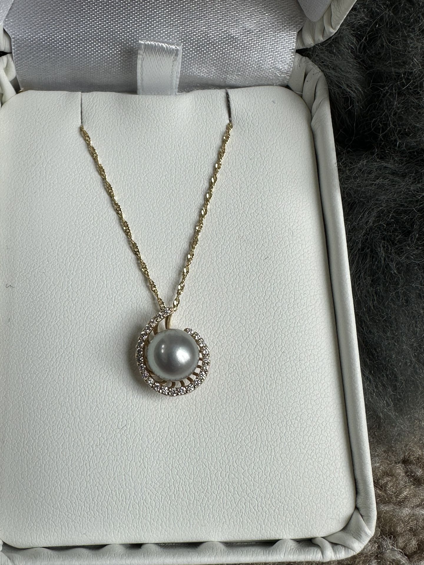 CLEARANCE SALE! Na Hoku Pearl Factory 14k yellow gold Nautilus pendant w/diamonds and rare blue pearl & 14k gold matching earrings.