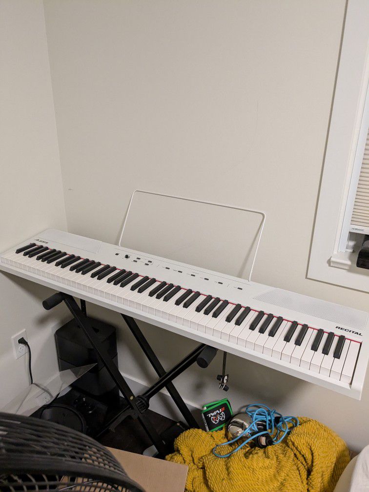 88 key keyboard with stand and case