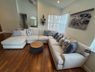 Brand New Cindy Crawford sectional! Tags are still on it.