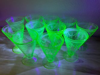 11 Vintage Uranium Green Depression Glass Rose Cameo Belmont Company Footed Tumbler Glasses