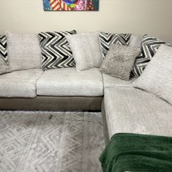 Rooms 2 Go Couch