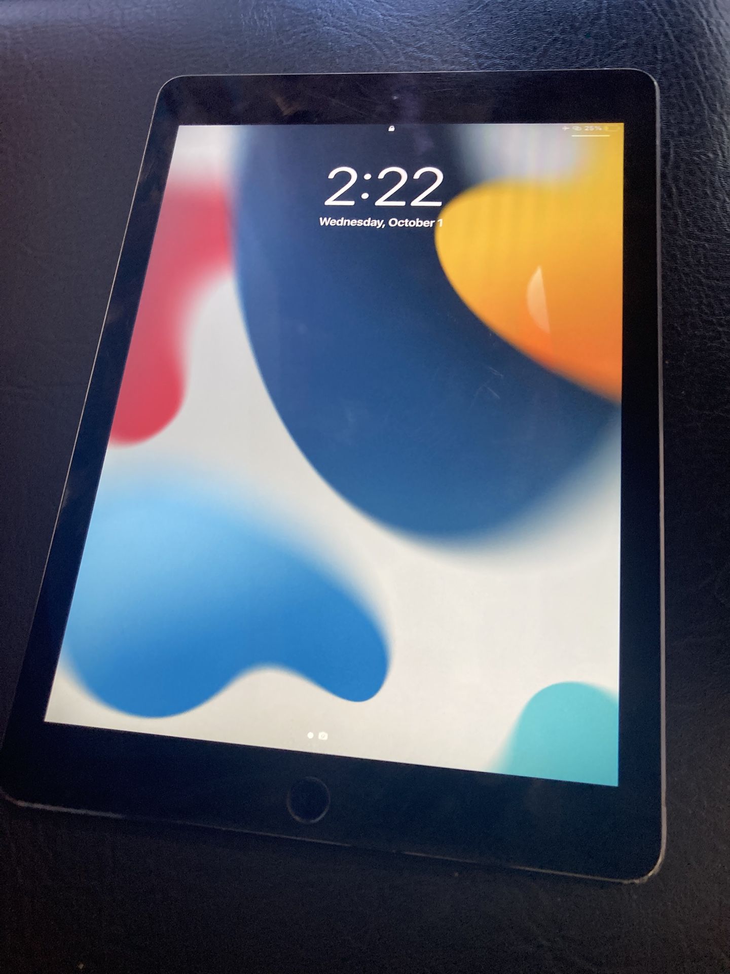 Apple iPad Air 2 Tablet W/Charging Cord