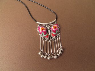 Hand embroidered silver necklace (new)