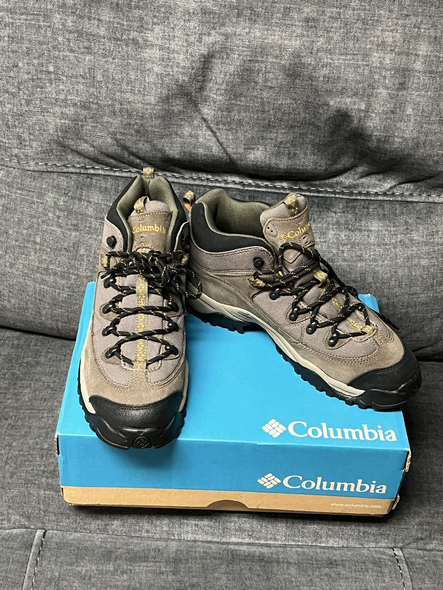 Mens Hiking Boots (size 11)