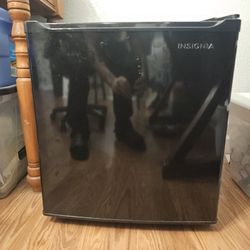 mini fridge 1.6 Cubic Feet
