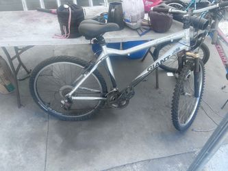 Giant Boulder SE Mountain Bike