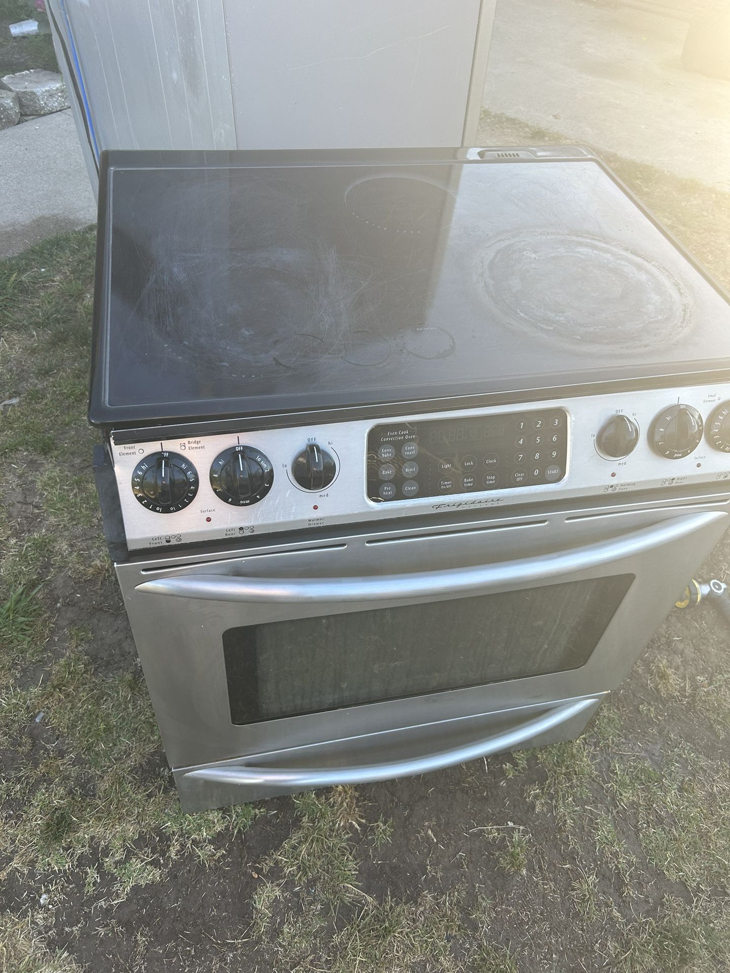 Frigidaire Glass Stove Top Need Gone Asap for Sale in Sacramento, CA OfferUp