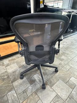 FRESH SHIPMENT IN!!! Herman Miller Aeron Remastered High End Ergonomic Office Chair SIZE B ONLY