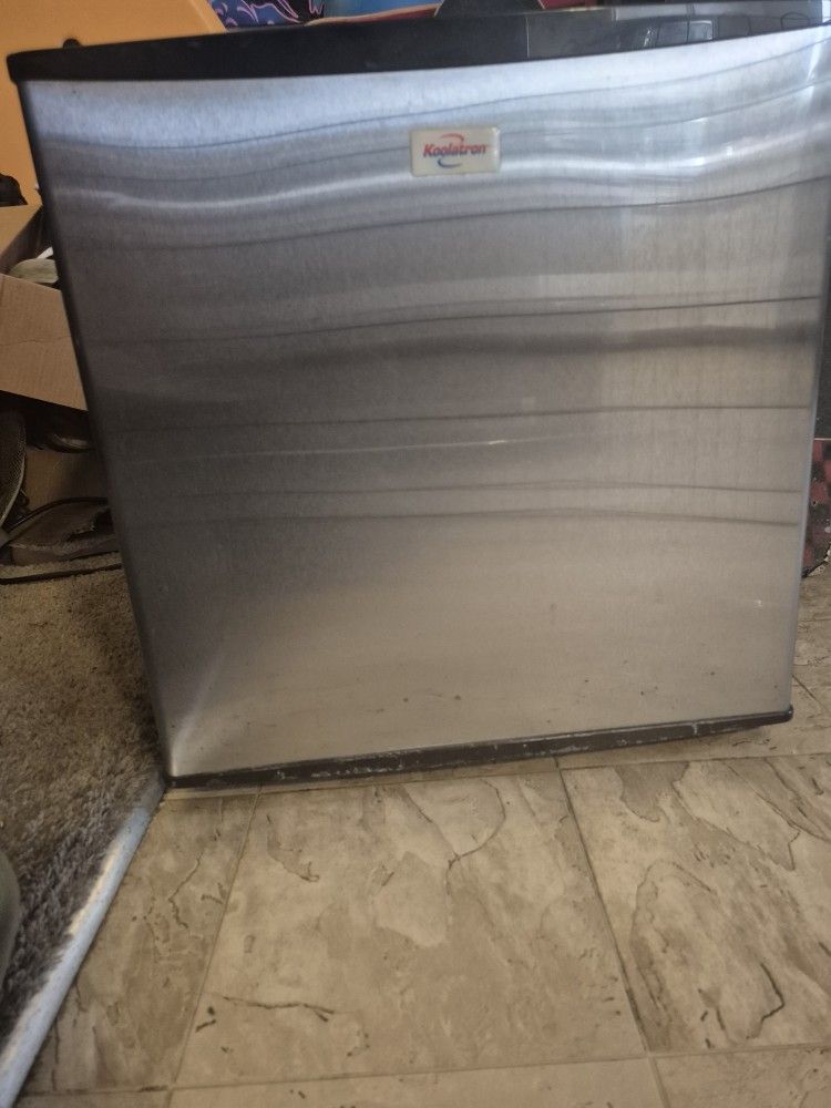 Small Fridge With Small Freezer Compartment