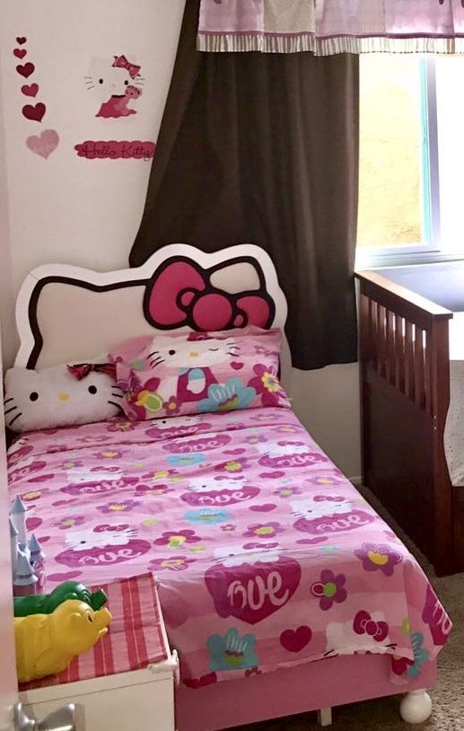 Hello Kitty Twin Bed 🛏 