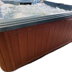 Hot Tub 6 Person