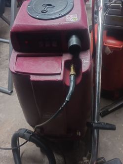 Heated carpet extractor