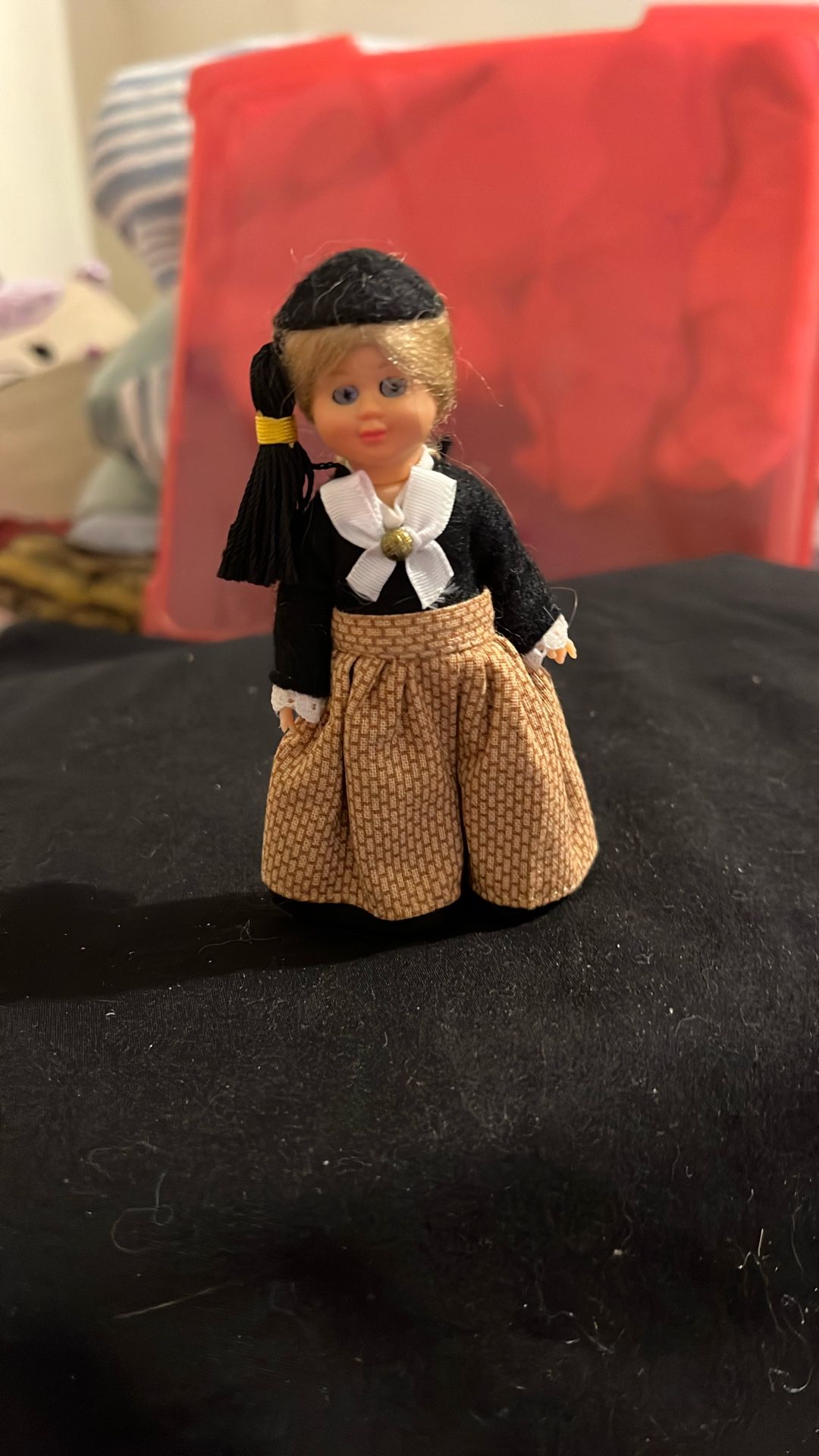 COLLECTABLE VINTAGE EUROPEAN SOUVENIR DOLL