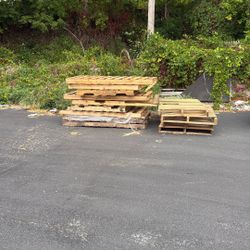 Free wood pallet