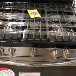 FRIGIDAIRE GCRGAF Gallery 30-in 5 Stove SNS