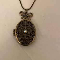 Gold Pendant Necklace 