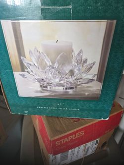 Crystal lotus pullar holder