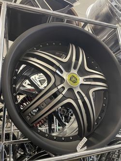 5X139.7 22 INCH WHEEL AND TIRE SETS ​Vehicle Fitment: Perfect matching packages for lifted or leveled trucks and SUVs running 5x139.7 (5x5.5) lug conf
