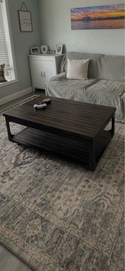 Lift top wooden coffee table