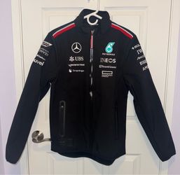 *****NEW Men's Mercedes-AMG F1 Team Softshell Jacket