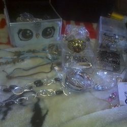 Weekly earrings, bracelets, hair clips, bangles, very pretty, I have them in sets of 5, 10, and 15.