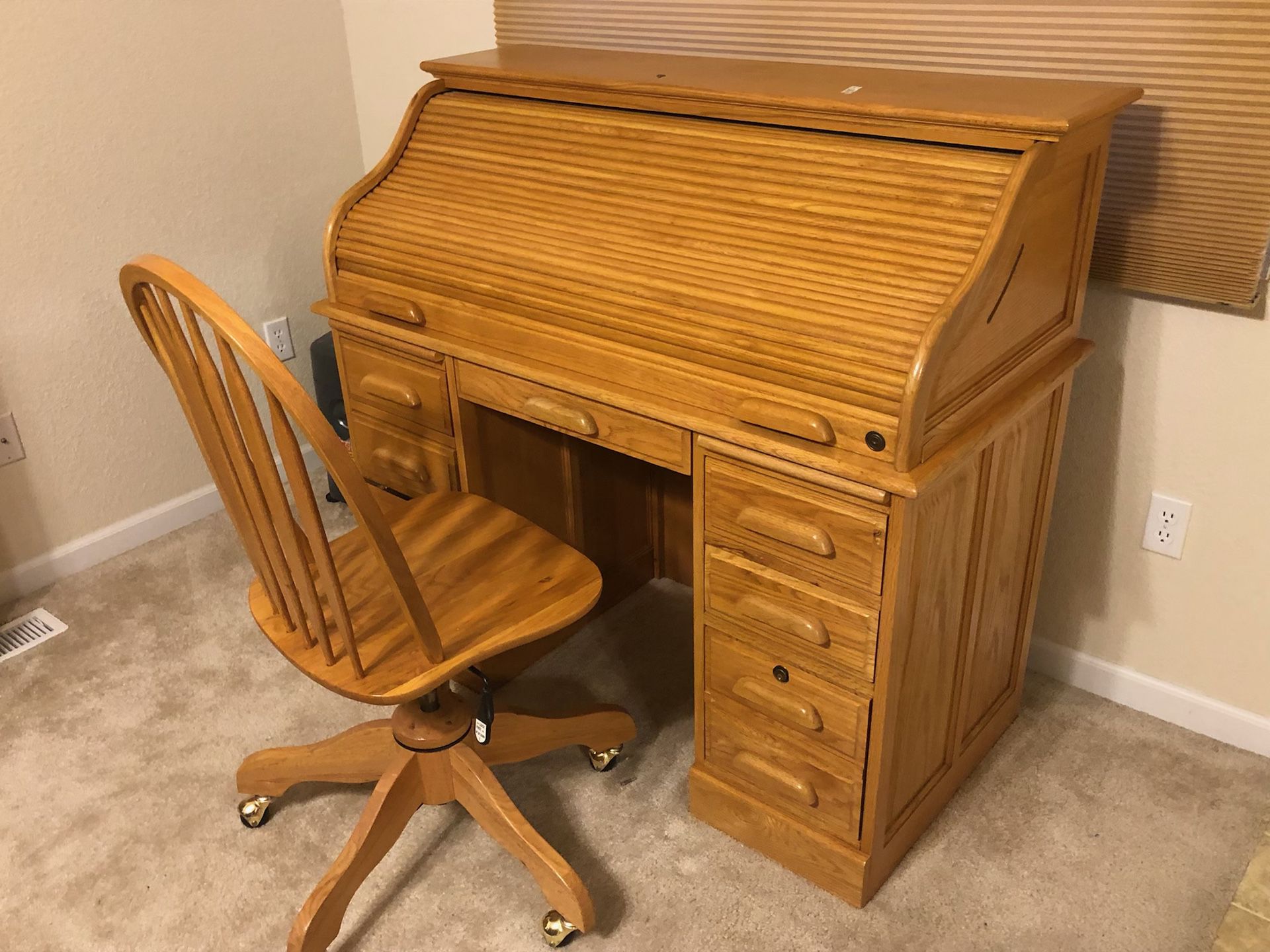 Deluxe oak roll top desk in excellent condition