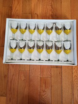 Gold Glitter Quinceañera Toasting Glasses Set