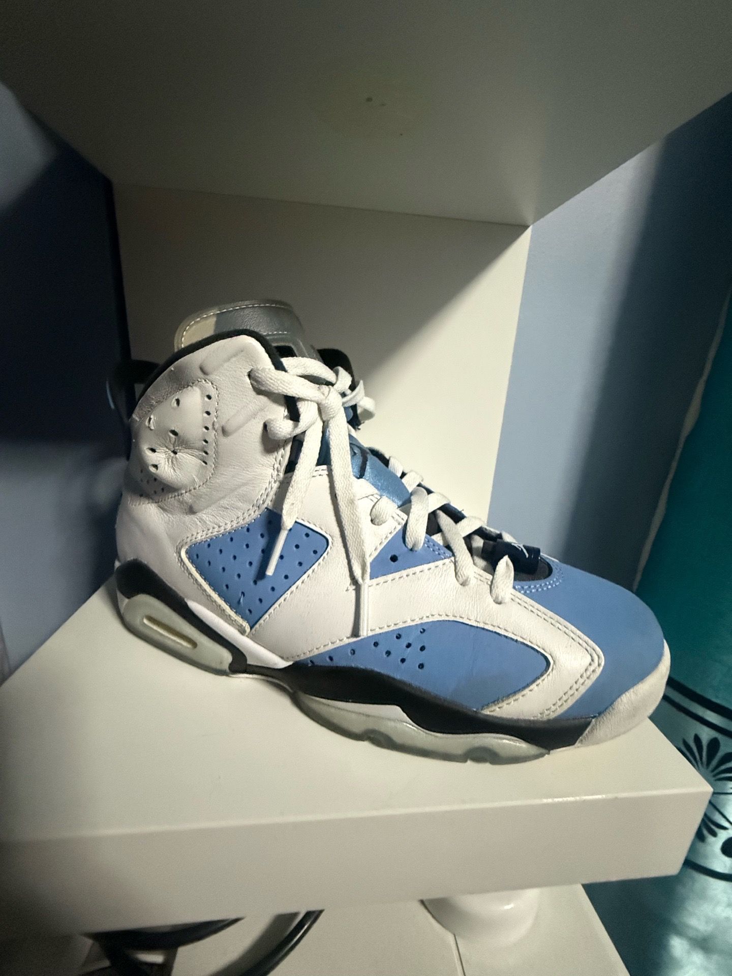 Jordan 6 UNC size 9