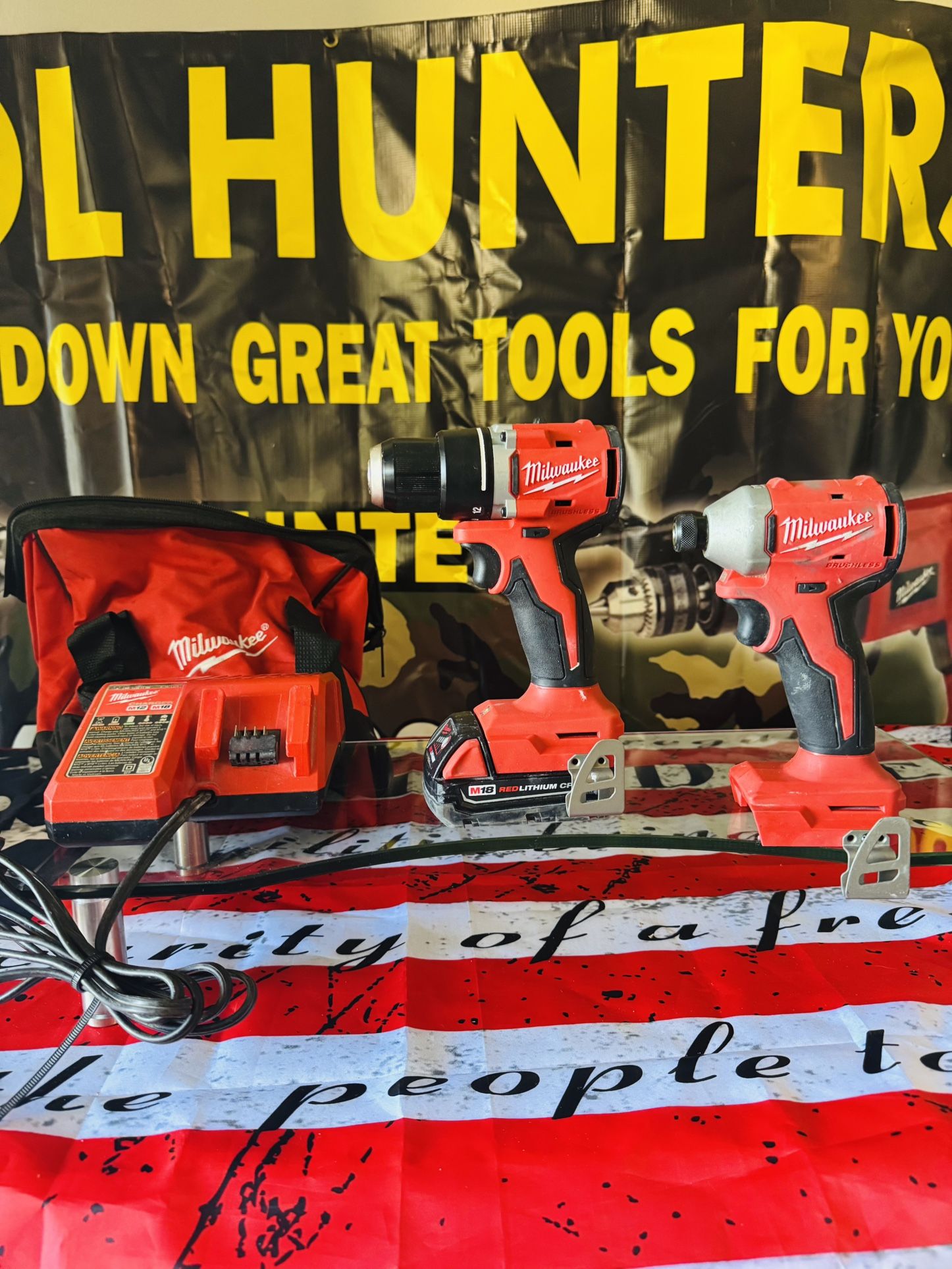 USED .. MILWAUKEE M18 BRUSHLESS COMPACT DRILL SET WITH ONLY ONE BATTERY AND CHARGER WITH BAG $100 Firm